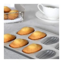 Plaque à 12 madeleines en fer blanc Gobel